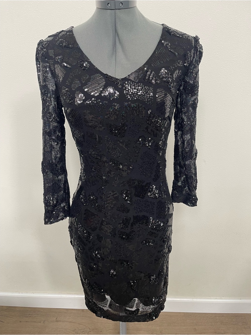 Cache Black Sequin V-Neck Long Sleeve Dress